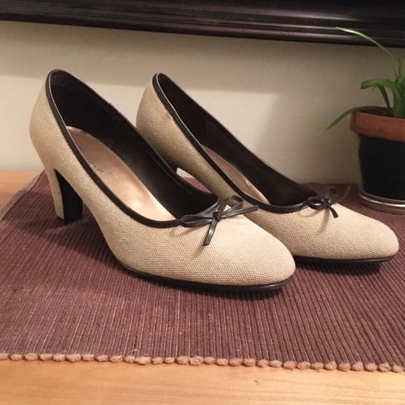 Predictions Shoes - PREDICITONS Beige Fabric Heels SZ 8W